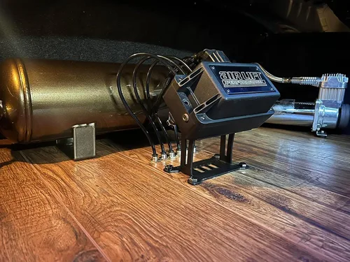 Vista 4 de JY Performance Soporte de montaje de pedestal para elevador de aire Airlift 3P / 3H / V2, montaje de 45 grados