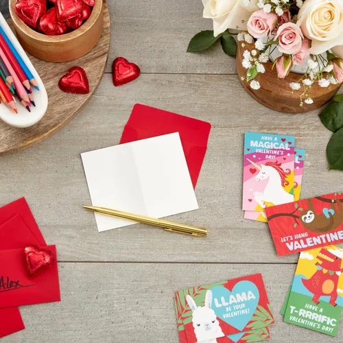 Vista 2 de Hallmark - Mini tarjetas de San Valentín para niños, 32 tarjetas con sobres (diseños de llama, perezoso, dinosaurio, unicornio)