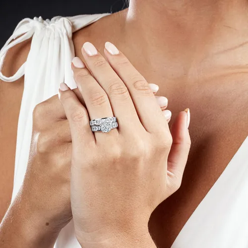 Vista 4 de Set de anillos de compromiso de plata esterlina con ronda y corte princesa de circonia cúbica