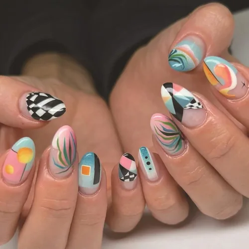 Vista 9 de Uñas postizas cortas en forma de almendra SWEKKE con punta francesa, uñas falsas con diseños de flores 3D en amarillo y rosa, uñas adhesivas