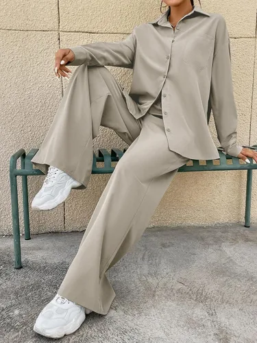 Vista 5 de OYOANGLE Blusa de 2 piezas con botones para mujer, manga larga y pantalones de pierna ancha con bolsillo