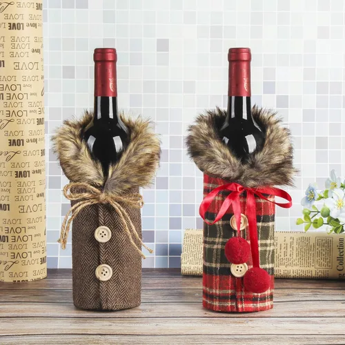 Vista 4 de Tanlee 4 fundas de suéter de Navidad a cuadros para botellas de vino con cuello de piel sintética y diseño de capa de botón para decoraciones