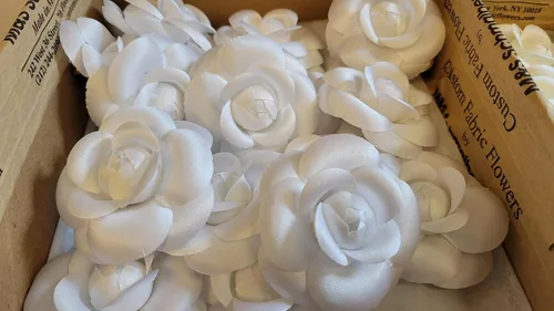 Vista 5 de Blanco Satén de seda Camellia broche Pin