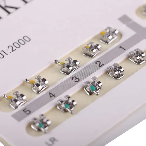 Vista 3 de Dientes Modelo Llaves, Soportes Typodont, ranuras .022 3-4-5 con ganchos 200pcs (MBT, Estándar)